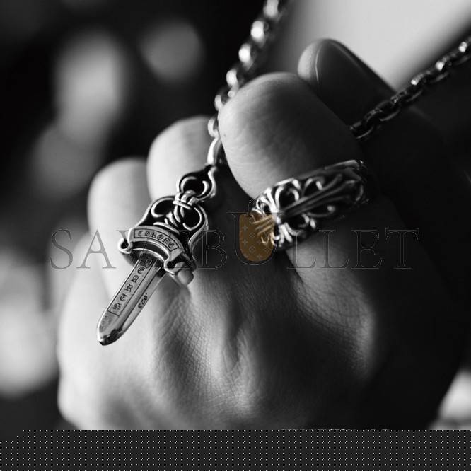 Ch**me He**ts double dagger pendant(pendant only)