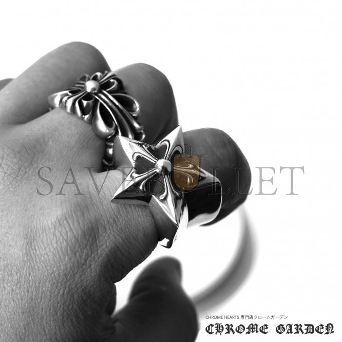 Ch**me He**ts large star ring