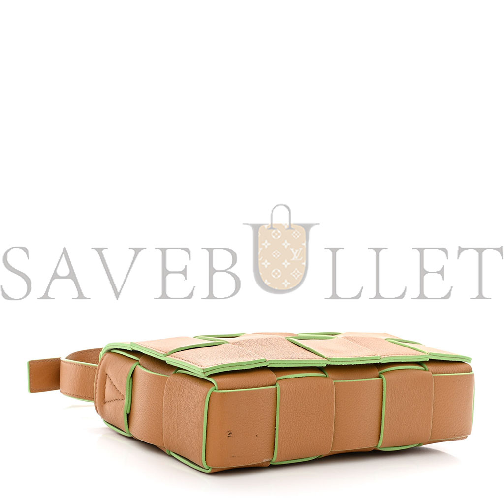 bo*te*ga Ve*ne*ta grained calfskin maxi intrecciato cassette crossbody bag caramel pistachio (23*15*5.5cm)