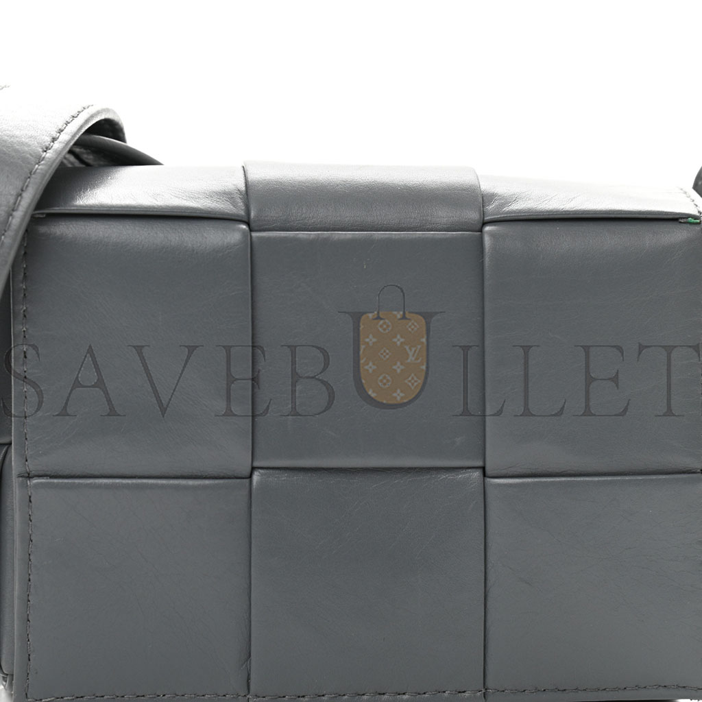 bo*te*ga Ve*ne*ta crinkled lambskin maxi intrecciato extra mini cassette crossbody bag grey (13*9*5cm)