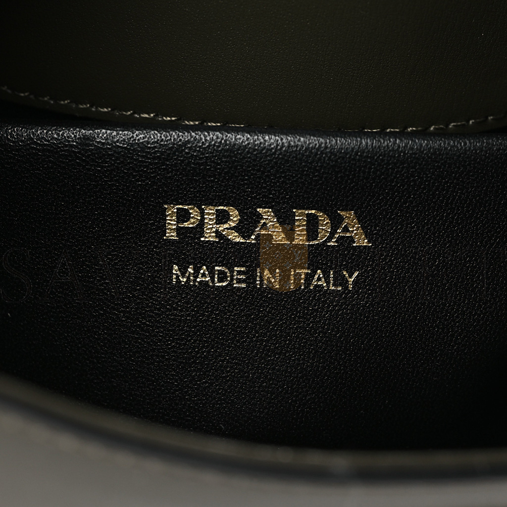 Pra*a box calfskin shoulder bag militaire (27*18*5cm)