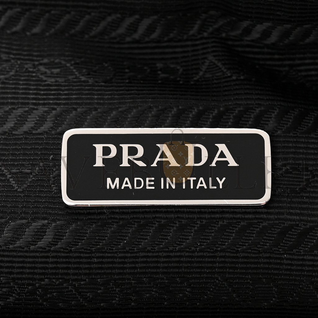 Pra*a grace lux triangle shoulder bag black (25*15*11cm)