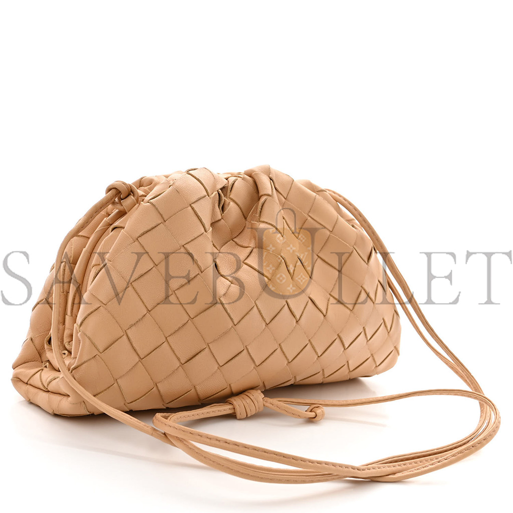 bo*te*ga Ve*ne*ta nappa intrecciato the mini pouch almond (22*13*6cm)