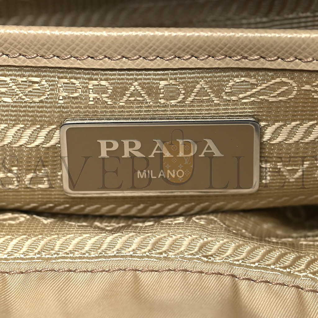 Pra*a nylon saffiano medium backpack deserto (30*30*15cm)