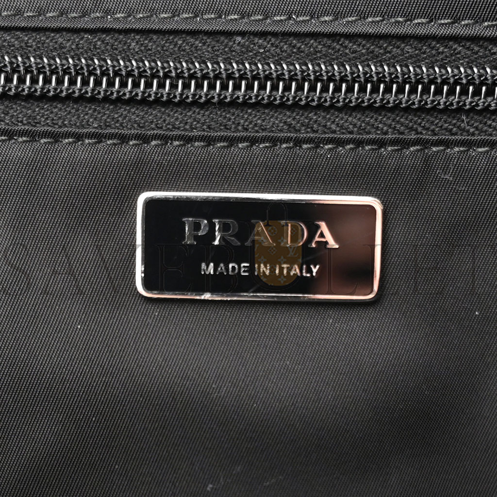 Pra*a re-nylon small padded shoulder bag black (36*29*15cm)