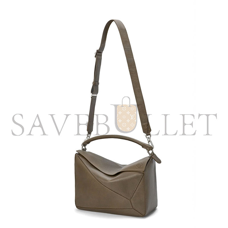 l0ew* large puzzle bag in S*pple grained calfskin b510pnlx01 (33*21.5*14.7cm)