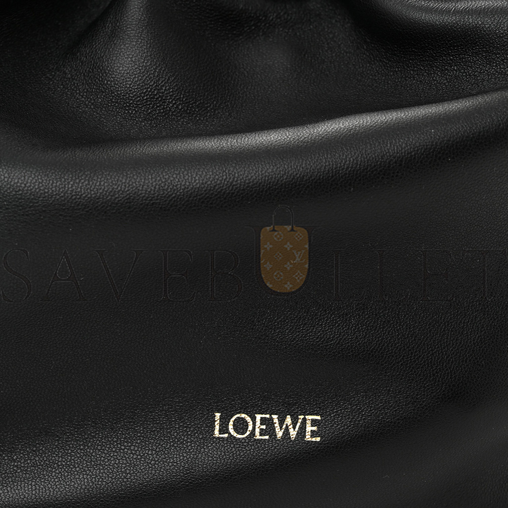 l*ew* nappa small squeeze bag black (29*24*10.5cm)