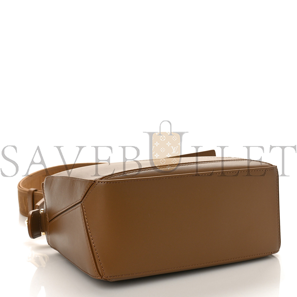 l*ew* satin calfskin monoCh*0me small puzzle edge bag pale oak (24*16.5*10.5cm)
