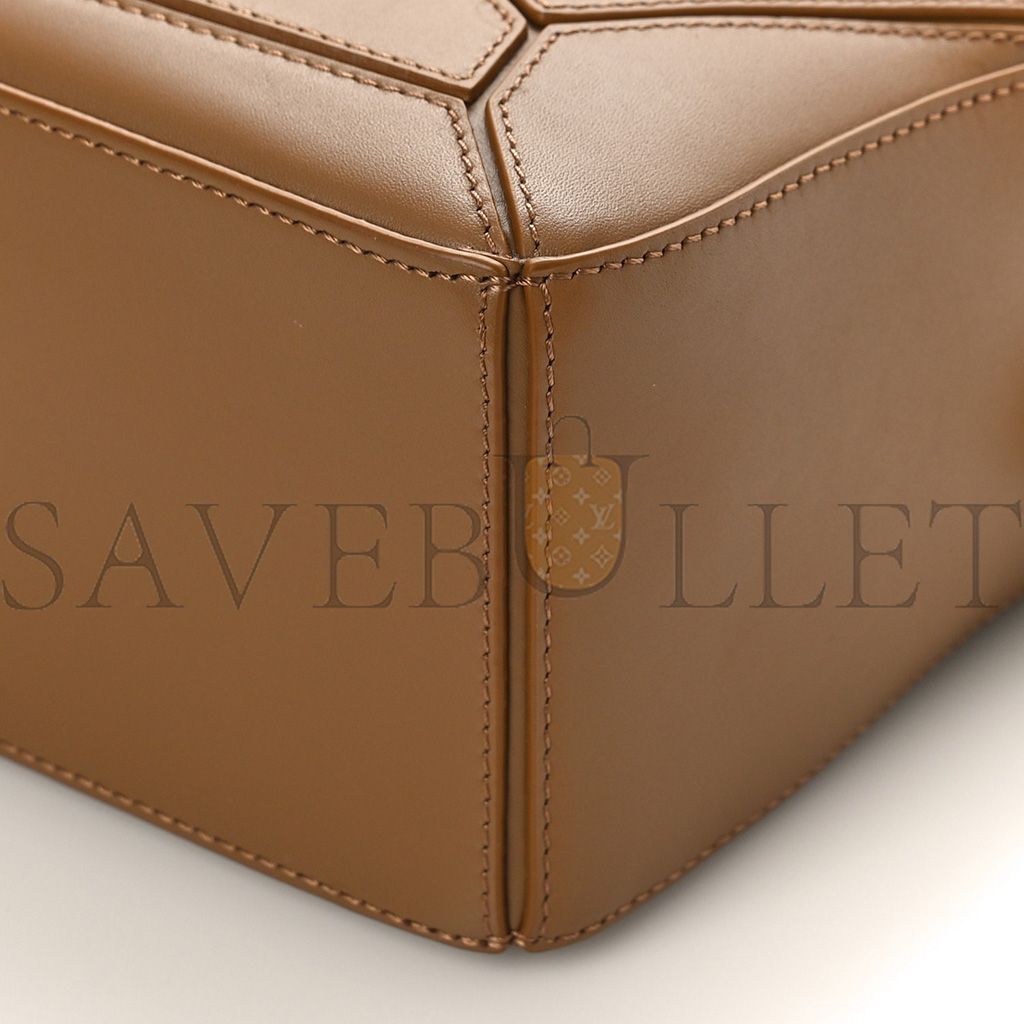 l*ew* satin calfskin monoCh*0me small puzzle edge bag pale oak (24*16.5*10.5cm)
