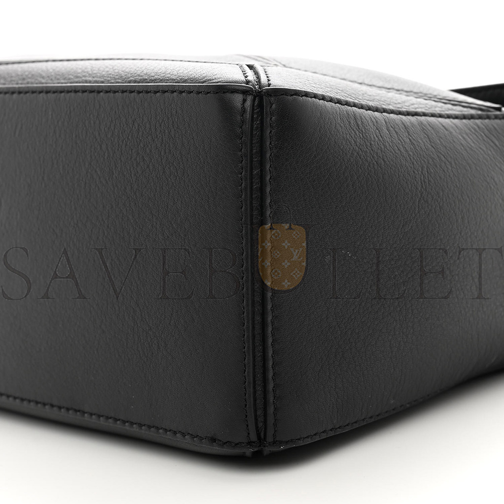 l*ew* calfskin small puzzle bag black (24*16.5*10.5cm)