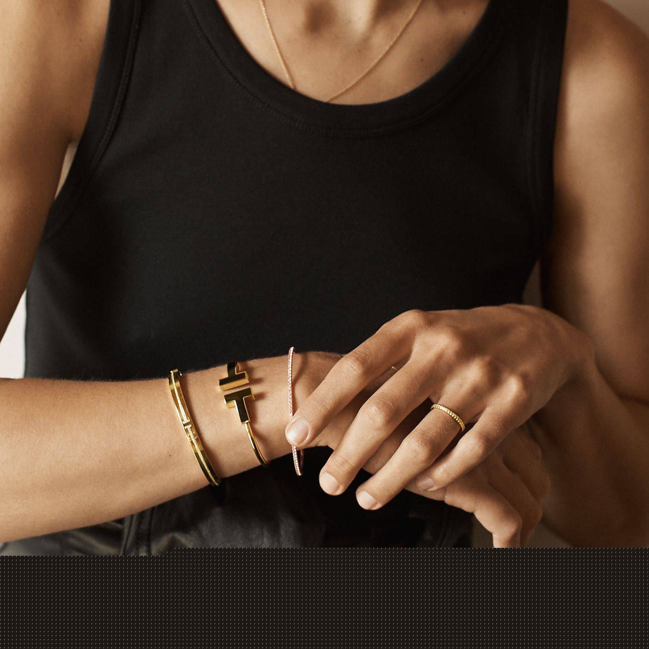 T*f*ny t diamond hinged bangle in 18k gold