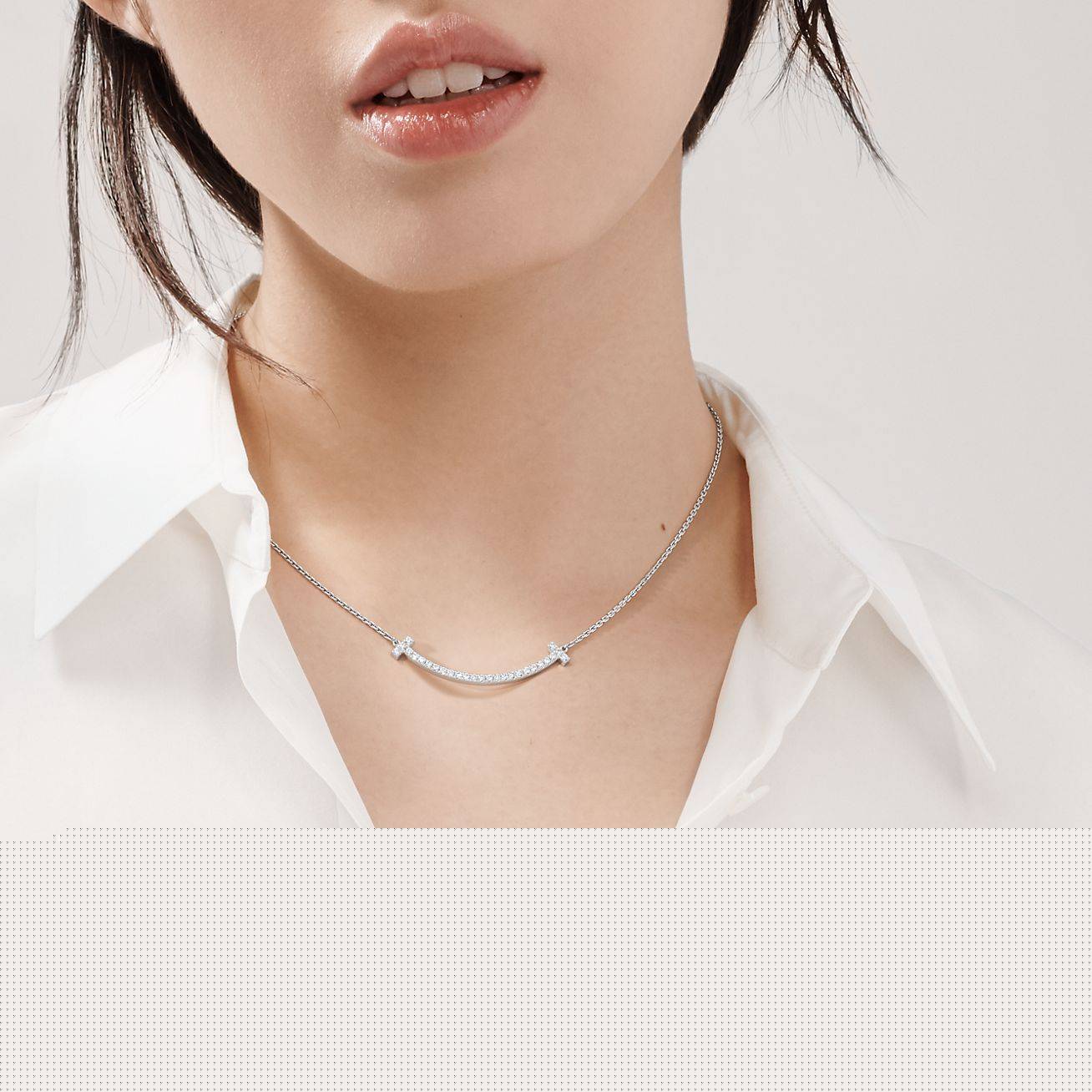 T*f*ny t medium smile pendant