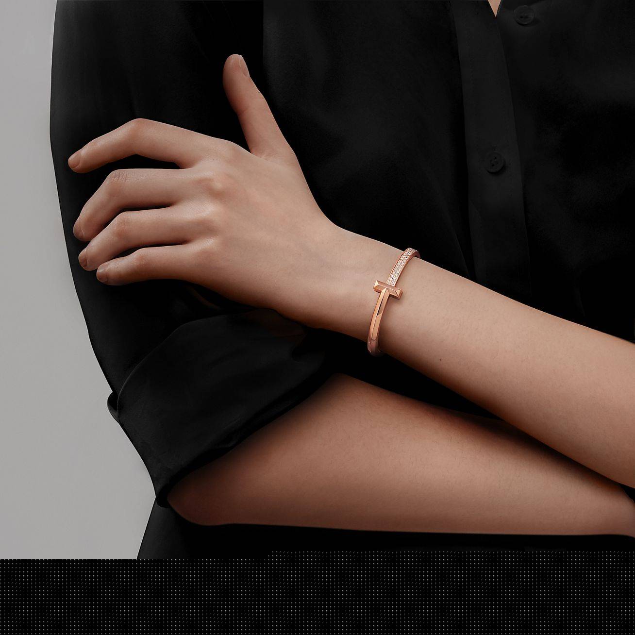 T*f*ny t t1 hinged bangle in rose gold, wide